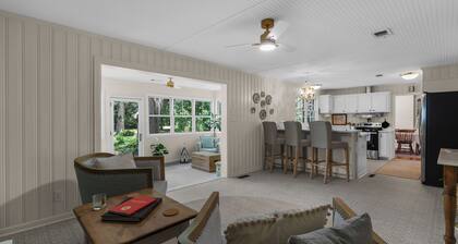 The Cleverdon Cottage- Historic Magnolia Springs Retreat- 4 bedroom, 2.5 bath