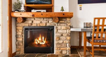 Village Studio Cozy with a Private Deck Ski In Out