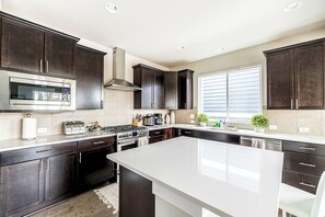Private kitchen - HUGE Luxurious 3 story new construction near Seattle! (Renton)