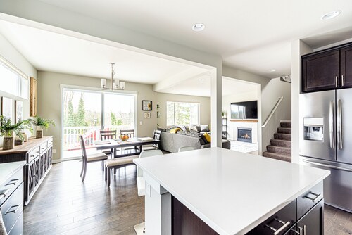 HUGE Luxurious 3 story new construction near Seattle!