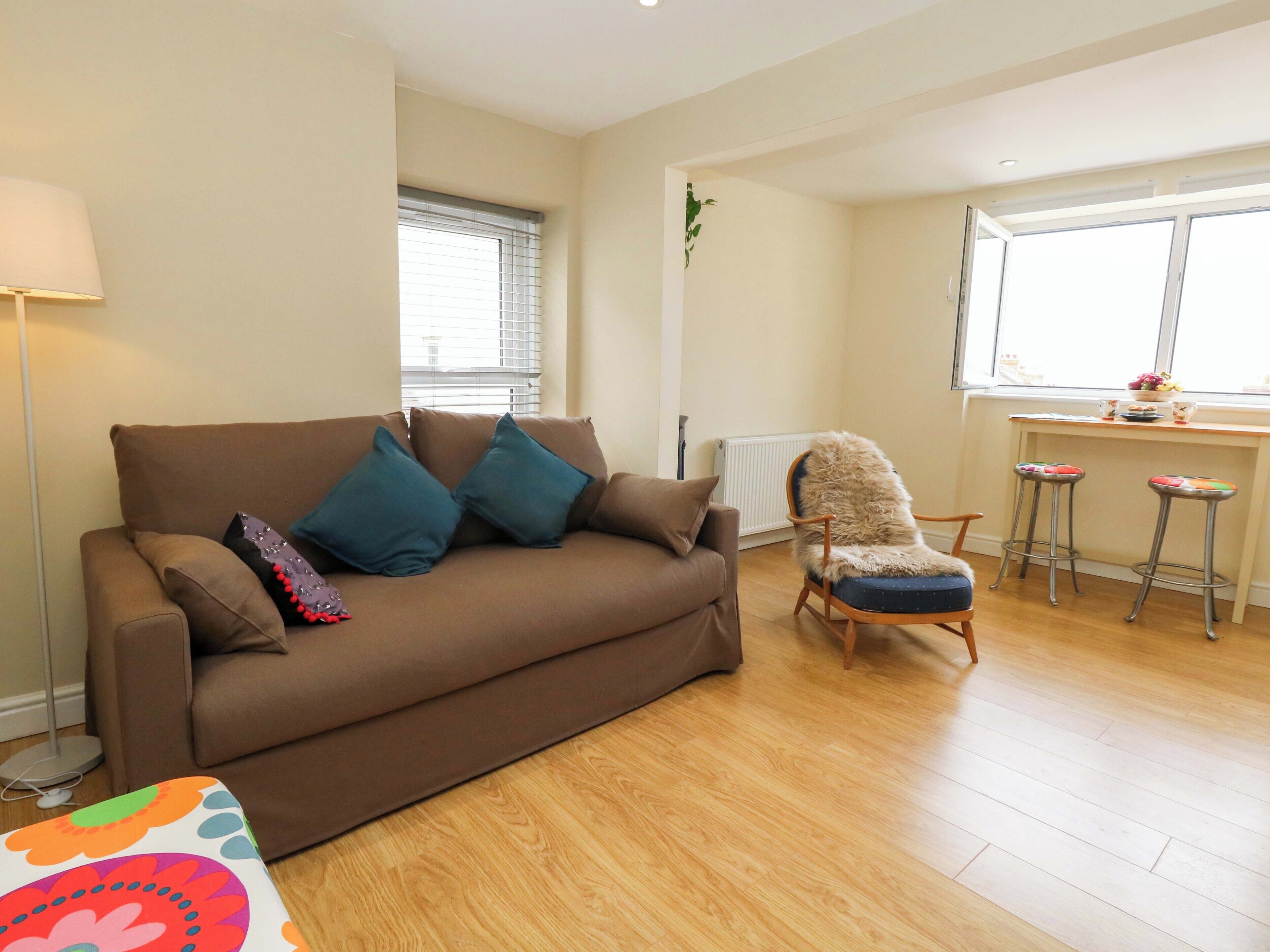 Seaview Portland, Pet Friendly In Fortuneswell - Weymouth, UK