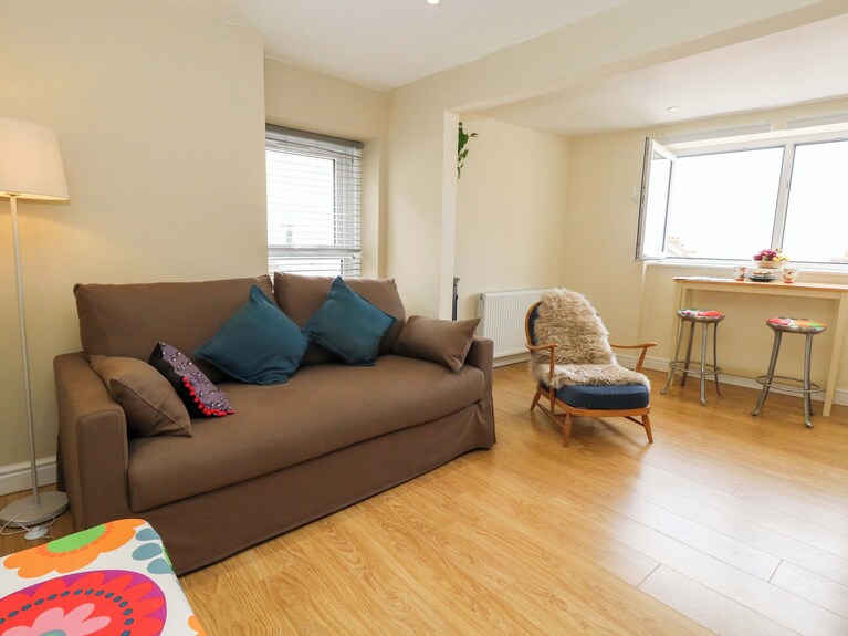 Seaview Portland, Pet Friendly In Fortuneswell - Weymouth, UK