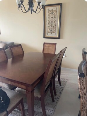 Dining - 30 days or more- Luxury Resort Style Living in Naples, FL. (Naples)