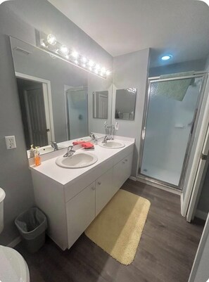 Shower, hair dryer, towels - 30 days or more- Luxury Resort Style Living in Naples, FL. (Naples)