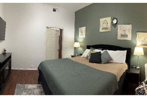 Iron/ironing board, WiFi, bed sheets, wheelchair access