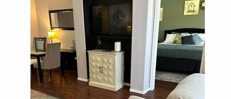 Iron/ironing board, WiFi, bed sheets, wheelchair access