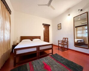 6 bedrooms, iron/ironing board, Internet, bed sheets - Delightful 6-bedroom bungalow with AC in Mysuru (Mysuru)