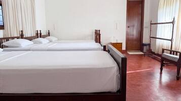 6 slaapkamers, een strijkplank/strijkijzer, internet, beddengoed