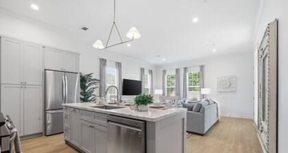 Spacious 3BR - Pool & Beach Nearby