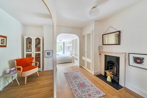 Iron/ironing board, free WiFi, bed sheets - Beautiful Family Home w/ Parking in Central Oxford -Pass the Keys (Oxford)