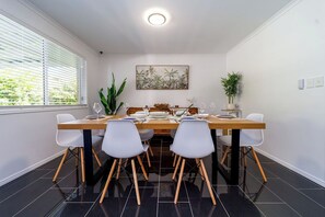 Dining - Urangan Holiday Home with Pool | Sleeps 8 (Urangan)