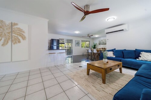 Urangan Holiday Home with Pool | Sleeps 8