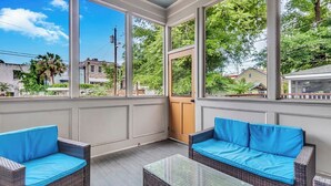 A covered porch with wicker furniture and large windows. - Historic Garden Flat w/ Screened Porch and Court Yard, Walk to Forsyth & Squares (Savannah)