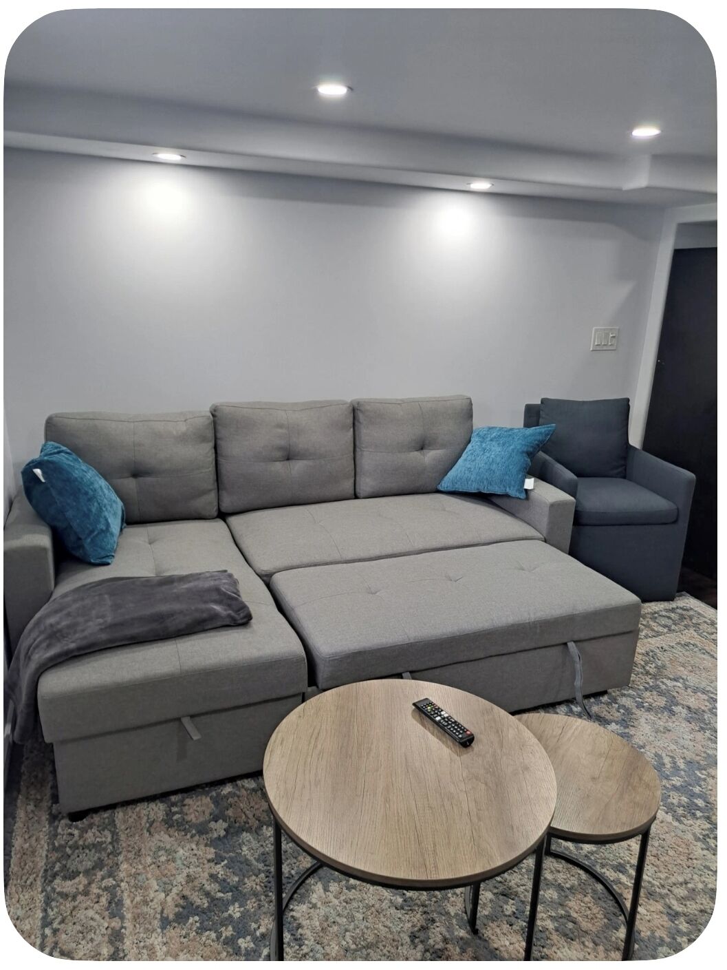 Smart TV, fireplace