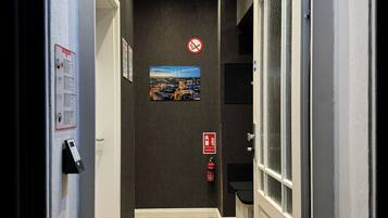 Deluxe Suite, City View | Interior