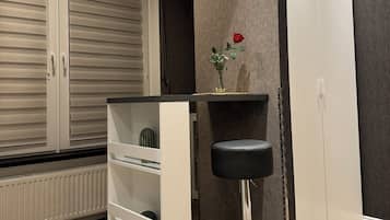 Deluxe Suite, City View | Interior
