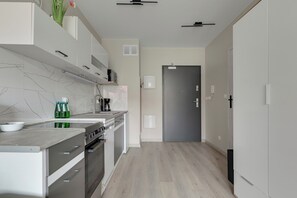 Comfort Apartment | Private kitchen - Mostek 2101 PinkGray by Grand Apartments (Gdańsk)