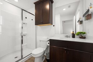 Hair dryer - Lux Retreat l SE Austin near F1/COTA/ABIA/Tesla (Austin)