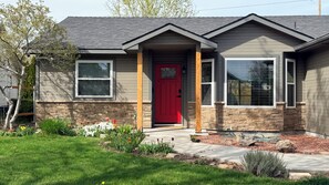 Exterior - 3-bedroom house in peaceful Boise with cool AC and charm.  Biker's Paradise! (Boise)