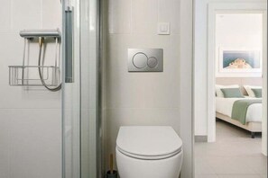 Dusche, Haartrockner, Handtücher