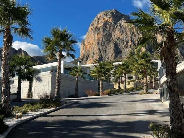Property grounds - House with heated pool and sea views (Polop)