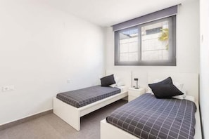 3 bedrooms, iron/ironing board, internet, bed sheets - House with heated pool and sea views (Polop)