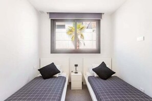 Iron/ironing board, Internet, bed sheets - House with heated pool and sea views (Polop)
