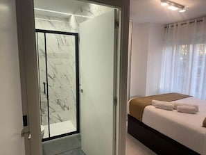 Room - Stunning Apartment in Madrid VT-14944 (Madrid)