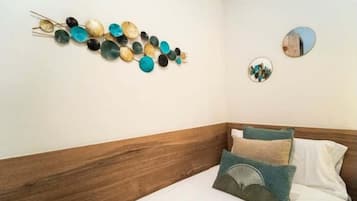 Iron/ironing board, Internet, bed sheets