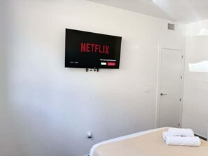 Iron/ironing board, Internet, bed sheets