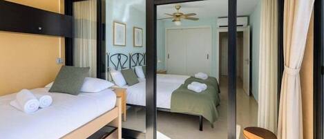 Iron/ironing board, Internet, bed sheets