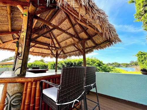Sunny Private Pool Escape Near Clearwater Beach