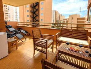 Outdoor dining - Apartment with swimming pool in Benidorm (Benidorm)