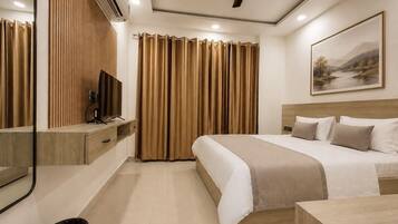Deluxe Double Room, Balcony, City View