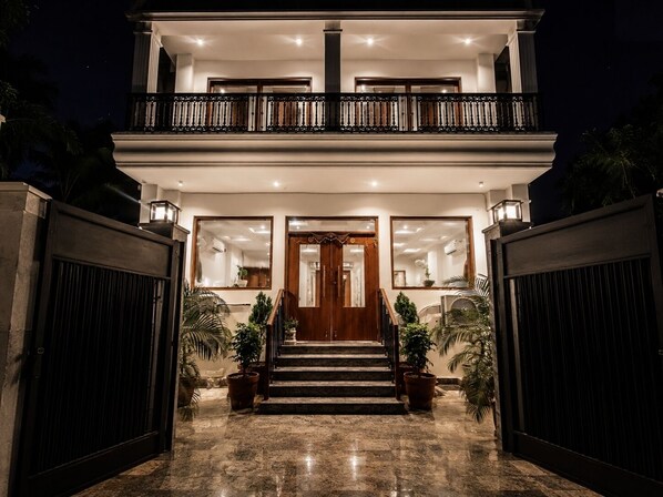 Exterior detail - Hotel Woodmark - Sector 70 (Noida)