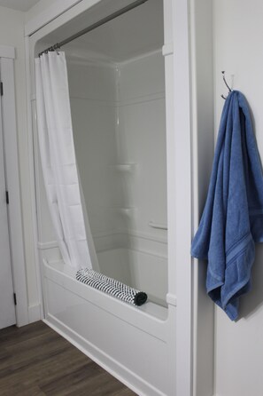 Interior - Charming 3BR Cottage Near Cousins Shore Beach (Kensington)