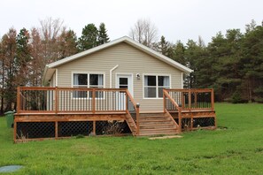 Exterior - Charming 3BR Cottage Near Cousins Shore Beach (Kensington)