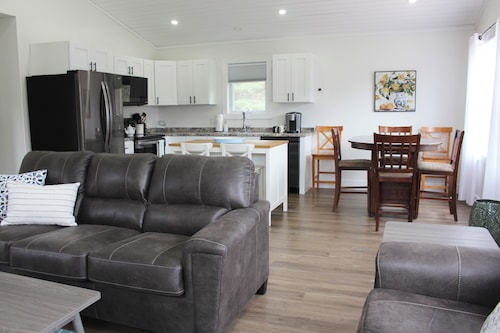 Charming 3BR Cottage Near Cousins Shore Beach