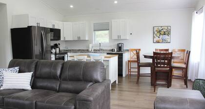 Charming 3BR Cottage Near Cousins Shore Beach