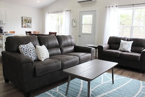 Living area - Charming 3BR Cottage Near Cousins Shore Beach (Kensington)