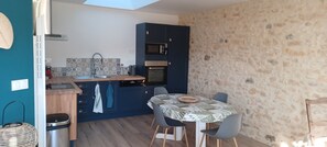 Private kitchen - Stone cottage Dordogne, Périgord noir, between Sarlat and Bergerac (Alles-sur-Dordogne)