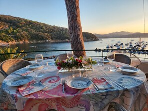 Outdoor dining - WATER VILLA. (Rio Nell'elba)