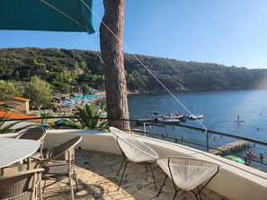 Outdoor dining - Vrbo Property (Rio Nell'elba)