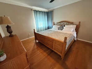 5 Schlafzimmer, Bügeleisen/Bügelbrett, WLAN, Bettwäsche