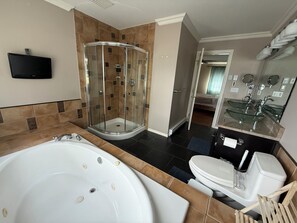 Dusche, Haartrockner, Bidet, Handtücher