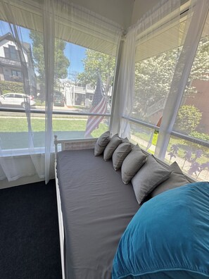 2 bedrooms, iron/ironing board, WiFi, bed sheets - Bohemian Rhapsody (Cape May)