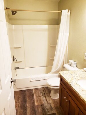 Bathroom - 12 Bedroom - 7.5 Bath - Second Tier (Climax Springs)