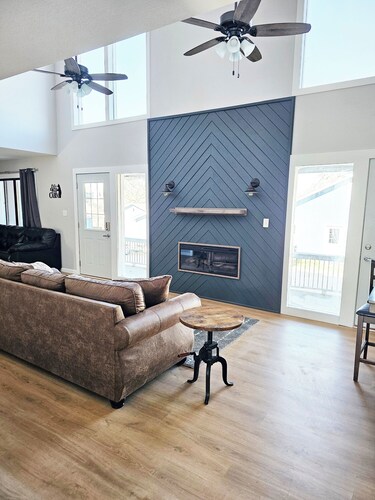 12 Bedroom - 7.5 Bath - Second Tier