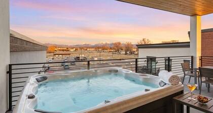 Top-Floor Condo with Hot Tub & Mountain Views