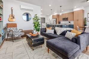 TV, offices - Top Floor 2 BR Hot Tub w/ Massive Views (Salida)